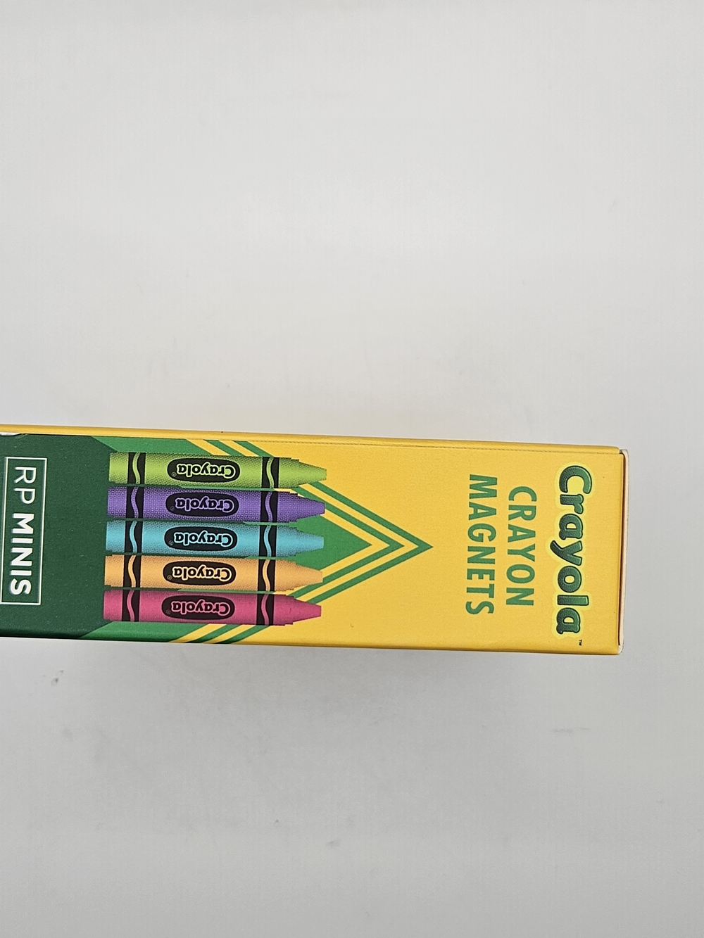 Crayola Crayon Magnets - Yellow Green Packaging - Picture 4 of 6